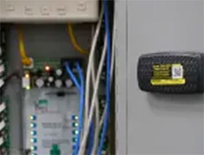 制御盤内部　両面テープで取付け